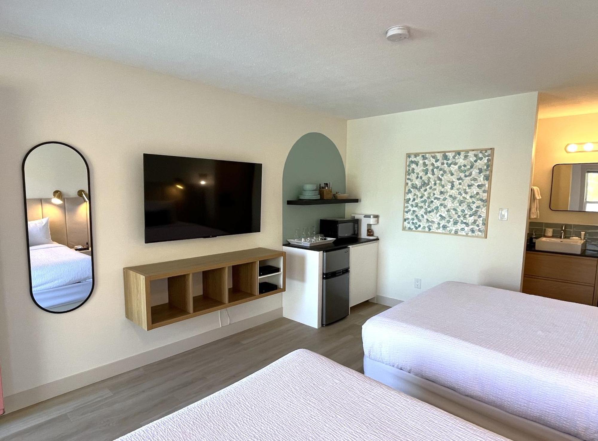 Lakeside Villa & Nordic Spa Penticton Exterior photo